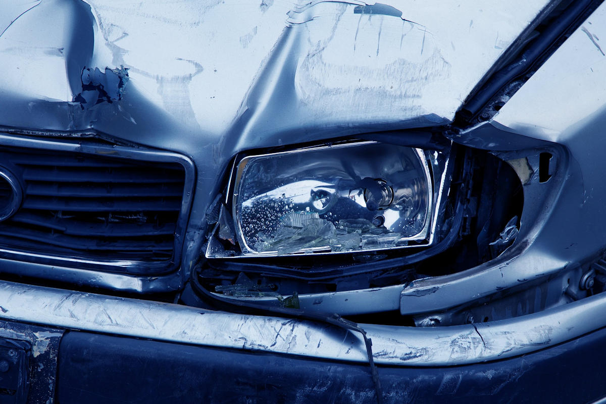 Verkehrsunfall Pkw Scheinwerfer Motorhaube